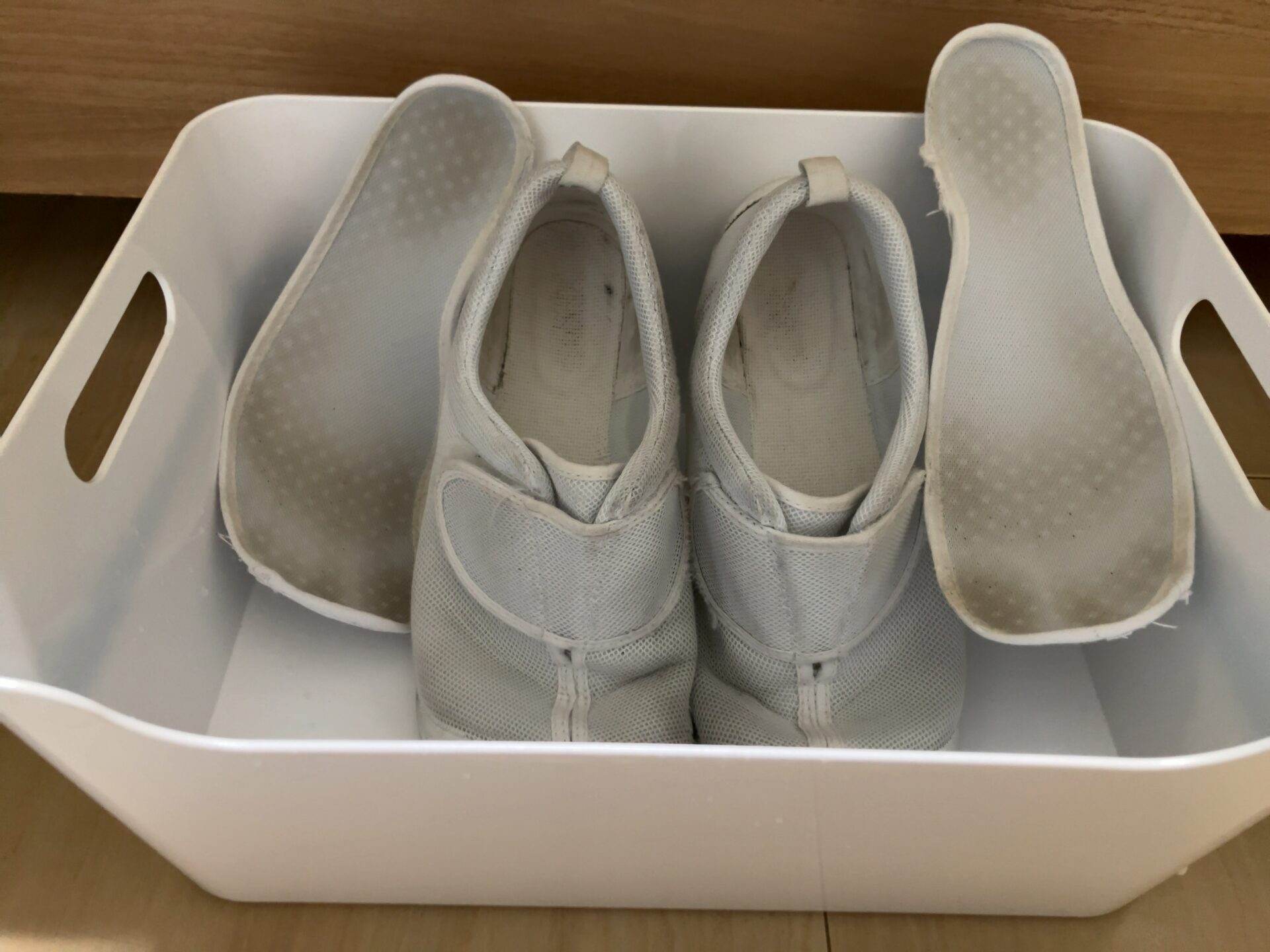 汚れた上履き