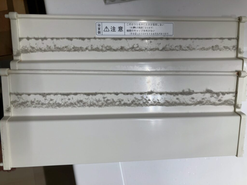 お風呂場のガラリ(清掃前）