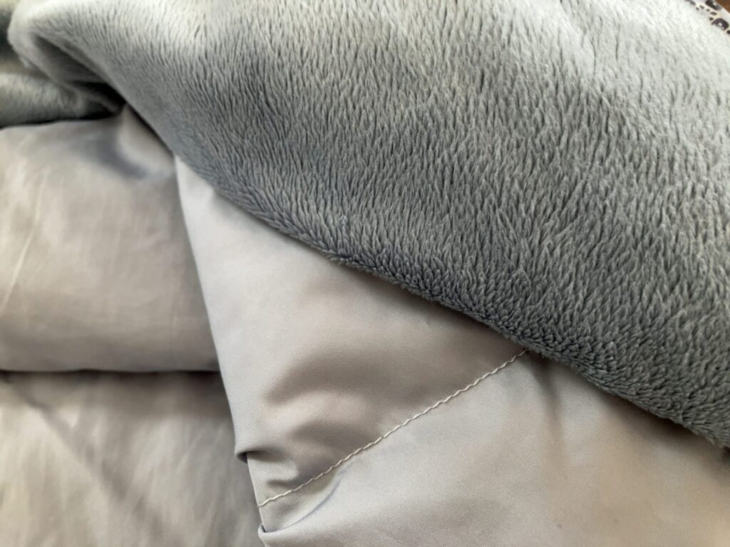 肩当ての首部分