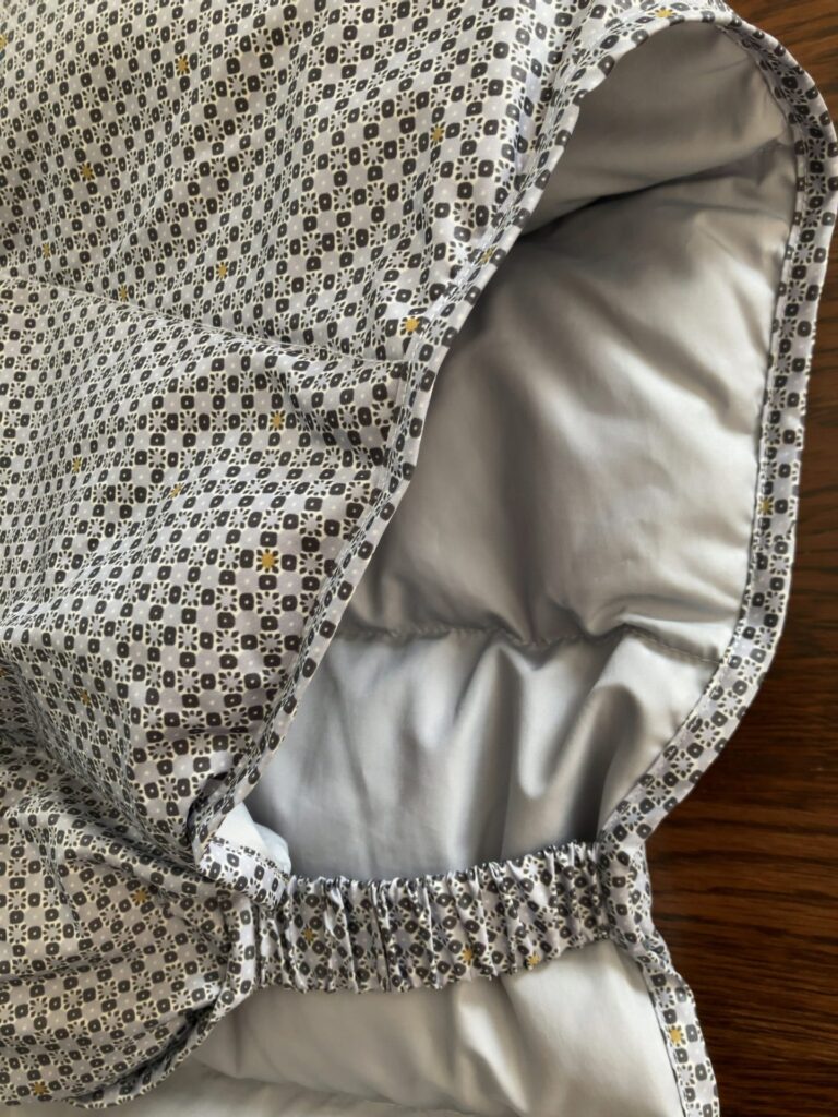 肩当ての脇部分