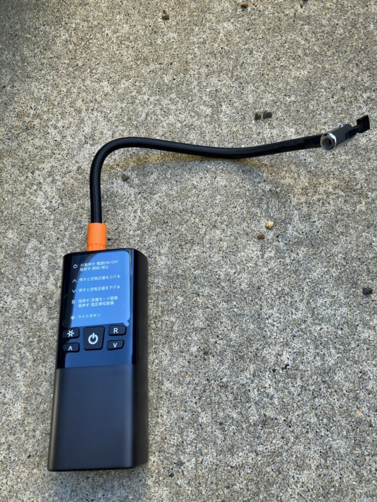 ポータブル電動空気入れ　屋外で使用