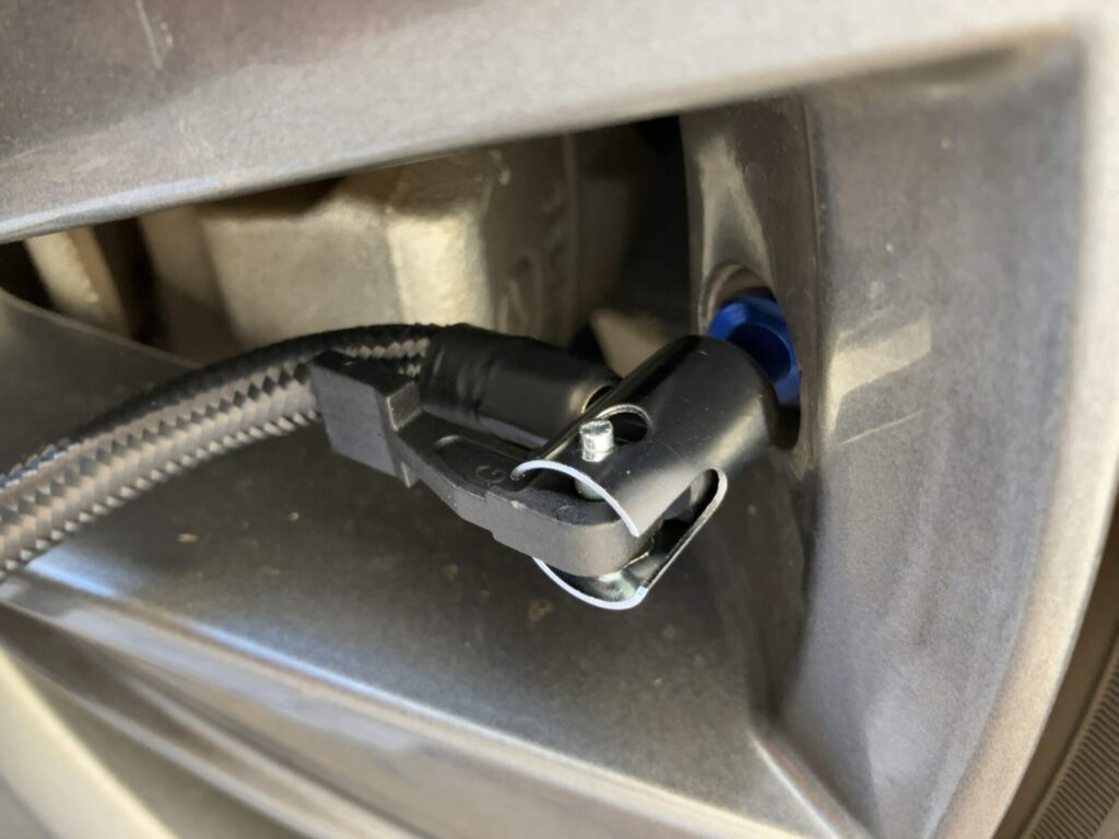 ポータブル電動空気入れ接続