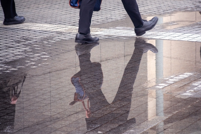 雨の日の足元